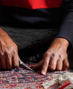 رفو گری قالی در قالیشویی عباس آباد