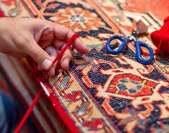 خدمات تخصصی و حرفه ای رفوی فرش در قالیشویی عباس آباد
